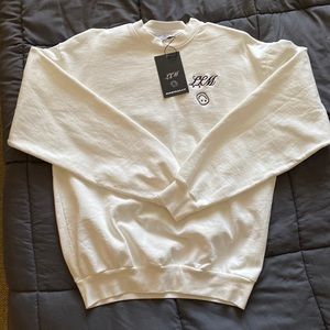 White size medium crewneck sweatshirt